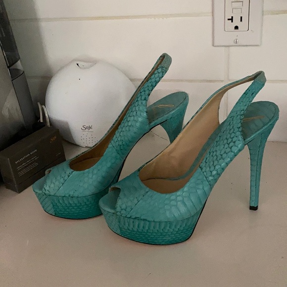 Brian Atwood 7.5 - Picture 1 of 3